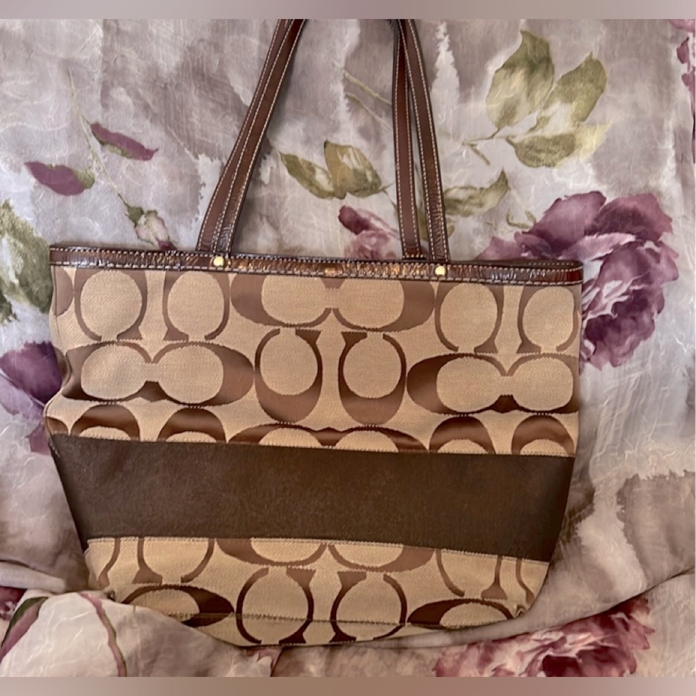 COACH WOMEN TOTE BAG WITH EAST WEST STRIP BOTH COIN & LEATHER TAG